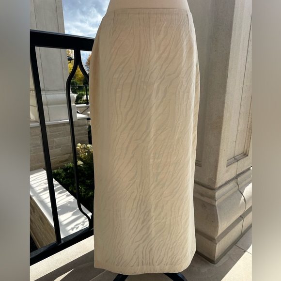 Camila Coelho San Paulo Cream Off White Zebra Monochromatic Maxi Skirt (Size 8) - Picture 5 of 9